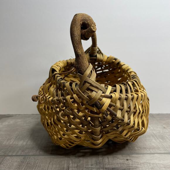 Vintage Buttocks Woven Basket Unique Natural Curly Branch Handle - Picture 3 of 10